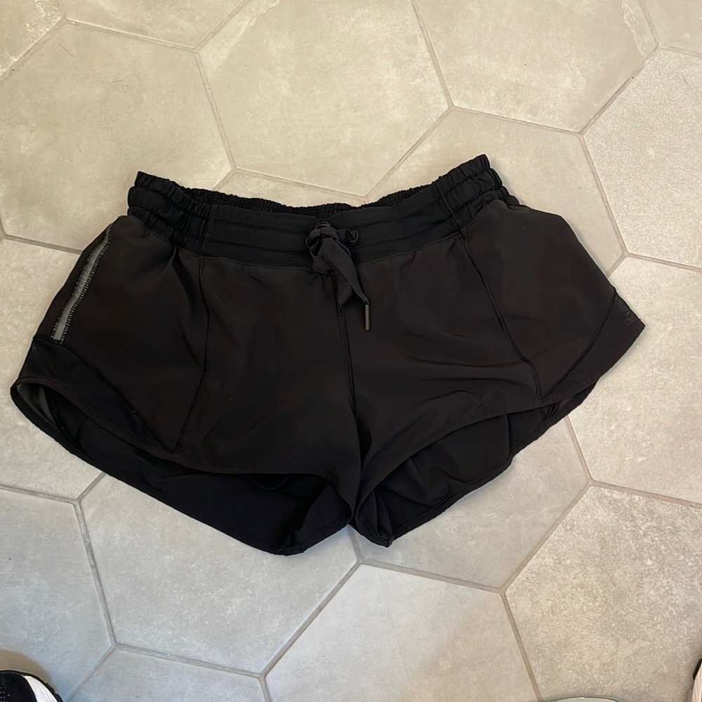 🍋 OG Lululemon Hotty Hot Short - Size 6